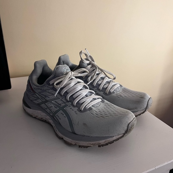 Women’s ASICS - Picture 1 of 7